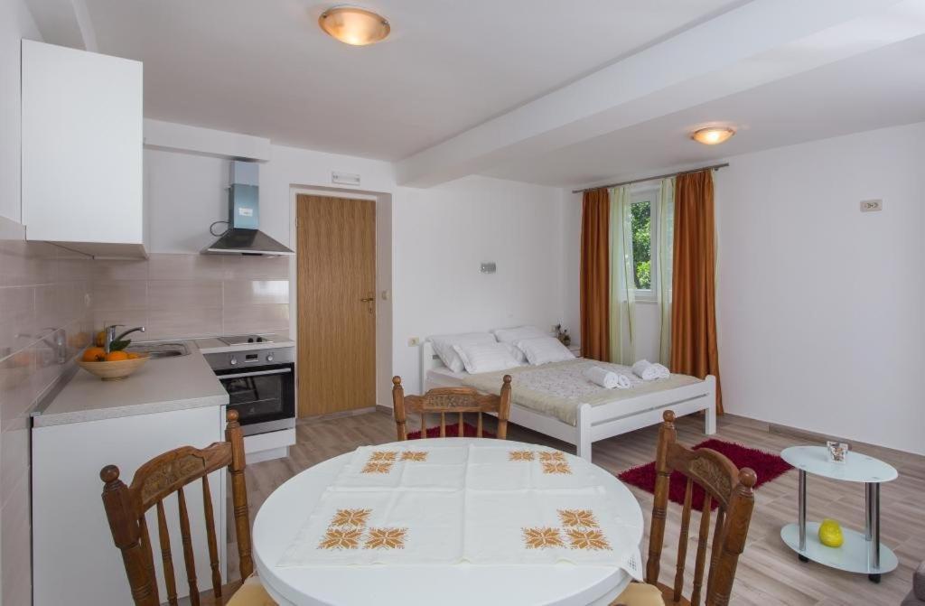 Apartments Anka Трстено Екстер'єр фото
