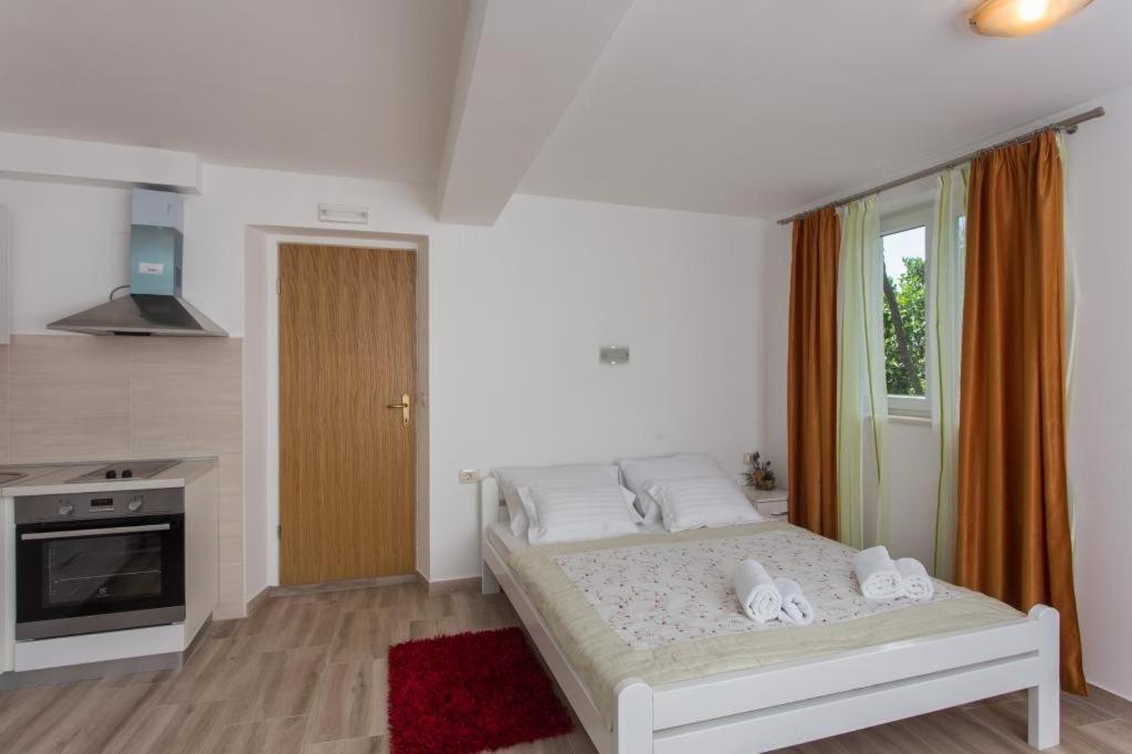 Apartments Anka Трстено Екстер'єр фото